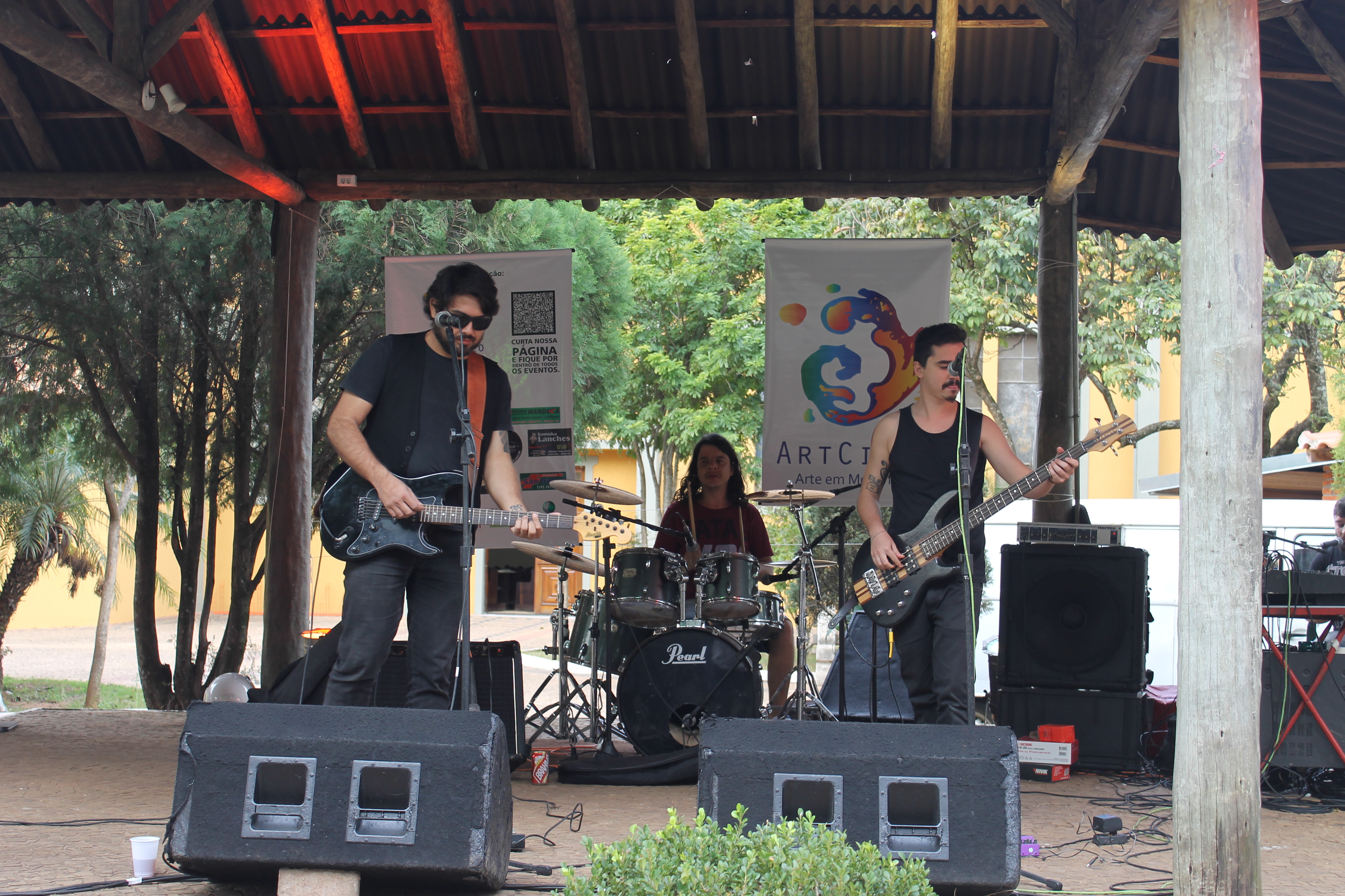 Show ao vivo na Praça Central durante o ItiraRock 2017