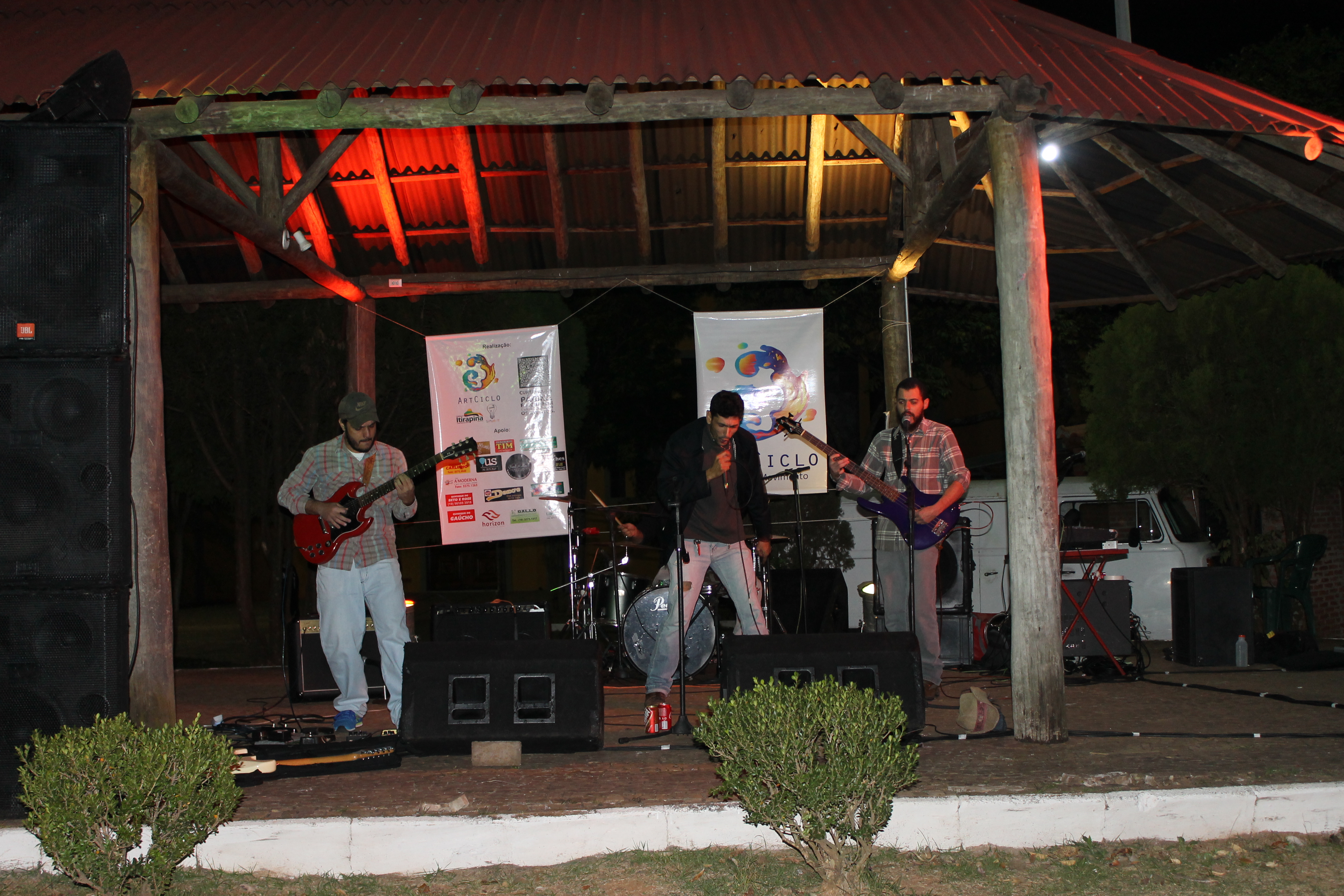 Show ao vivo na Praça Central durante o ItiraRock 2017
