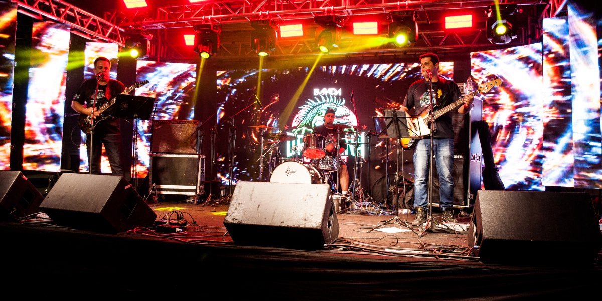 Show ao vivo na Praça Central durante o ItiraRock 2024